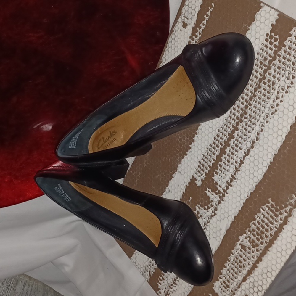 WS25- Buy 2prs🥿/$15.00 - Women's CLARK’S Artisan Black Leather Heels - sz 9.5